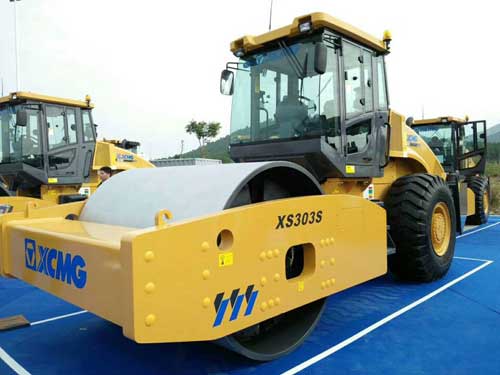 30年匠心領跑一一徐工壓路機壓實登頂